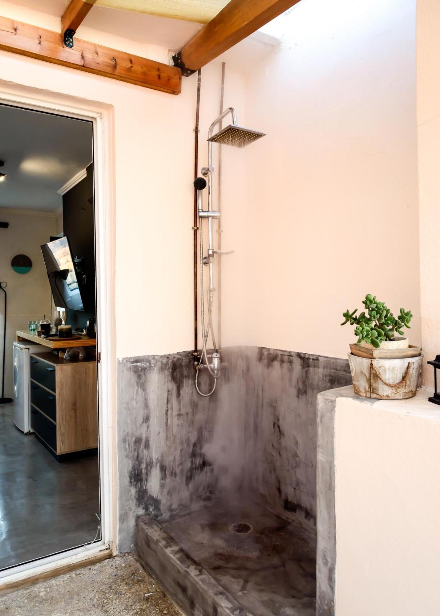 Lucy In The Sky With Diamonds Apartment Kalamata Exterior photo